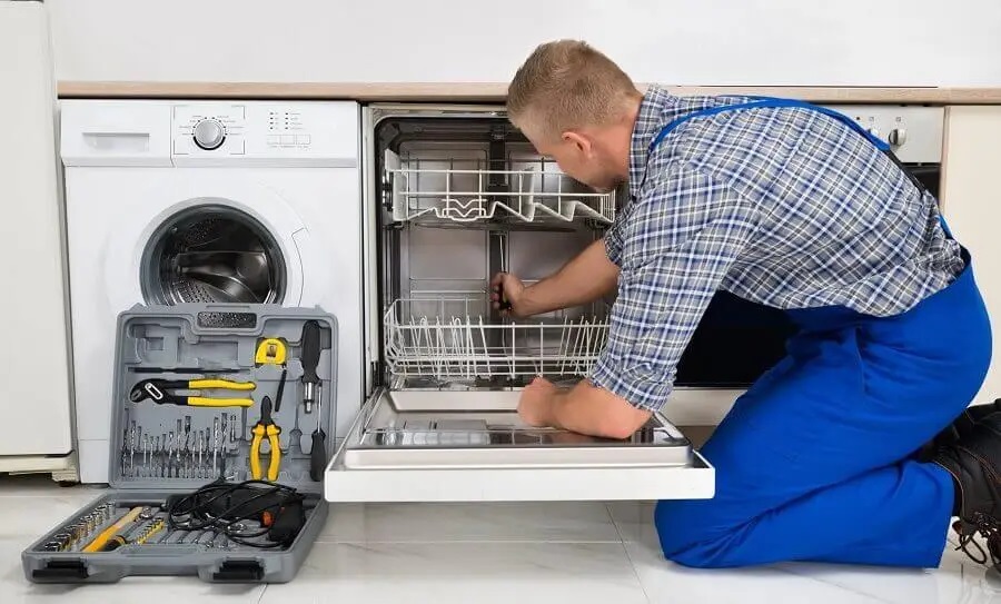 Akyurt Maytag servisi teknisyen ekibi beyaz eşya tamiri yaparken